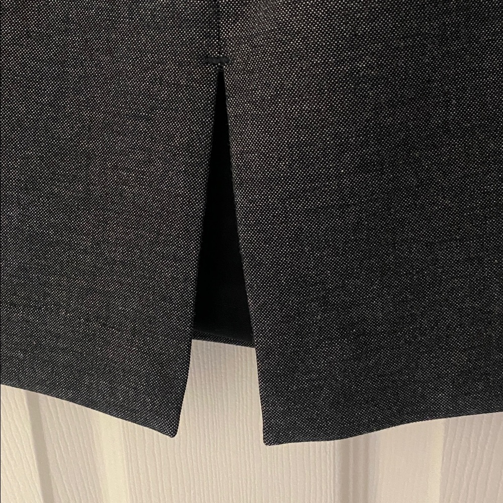 EXPRESS Skirt Size 6 Charcoal color Women's Skirt never worn NEW without tags - Picture 3 of 7